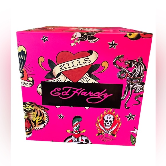 Ed Hardy NWT Skull Red Kills Heart Silver Tone Rhinestone Silicone Band Watch - Picture 3 of 8